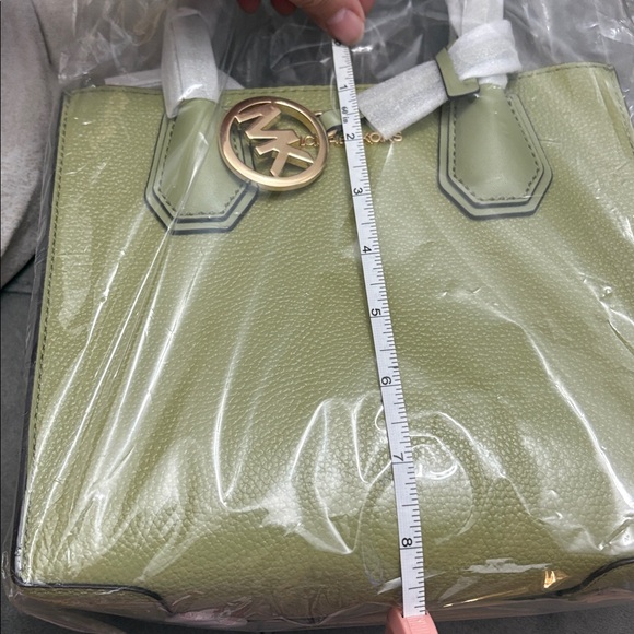 NWT Michael Kors Sheila Small Light Sage Vegan Leather Center Zip Satchel - Picture 12 of 12
